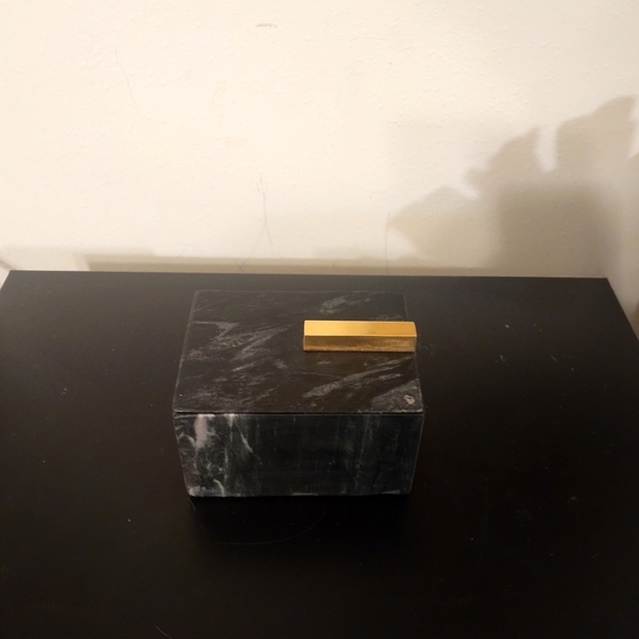 Back Marble Box With Gold Handle - Picture 3 of 3